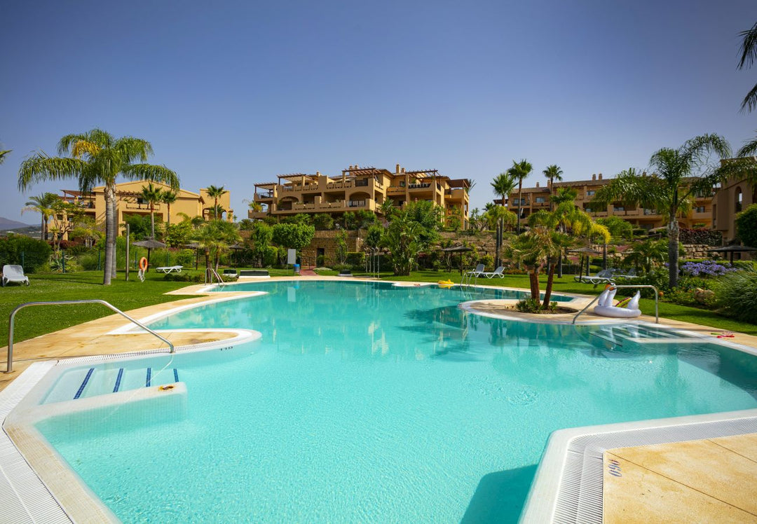 Hacienda del Señorio de Cifuentes, 2-bed apartment in Benahavis, near Marbella – photo 1