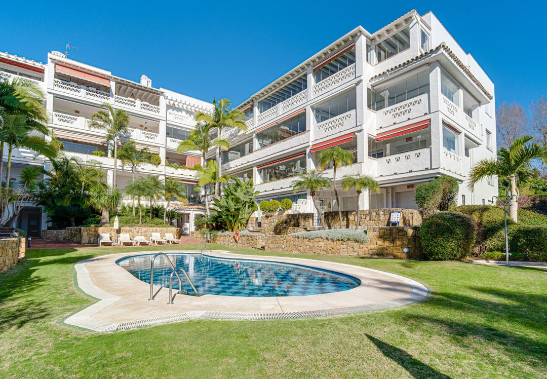 Las Cañas Beach, 3-bed apartment on the Golden Mile, Marbella – photo 1