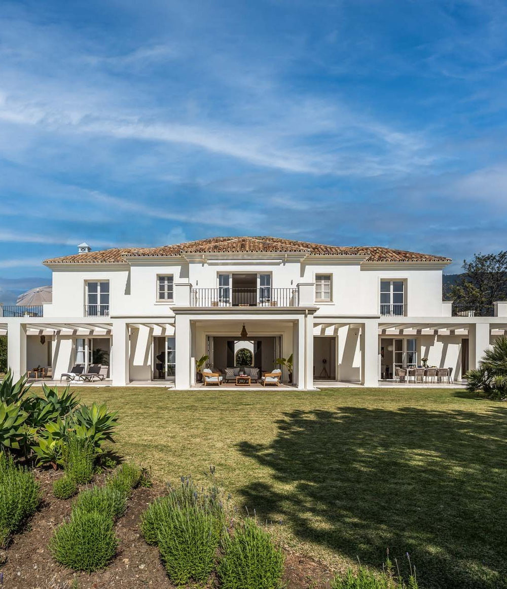 Hilltop villa with lawn and gardens in La Zagaleta, Benahavís