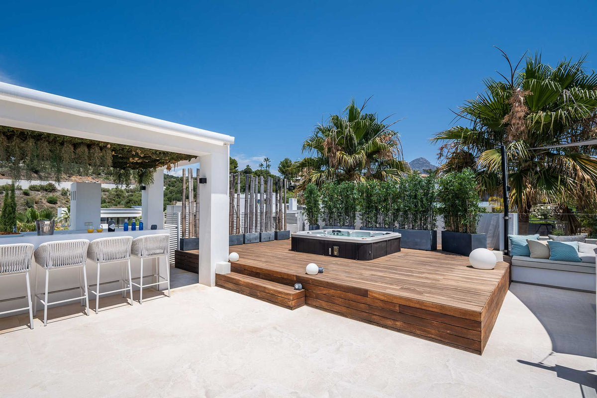 Villa Eva Marbella – 6-Bed Designer Villa with Rooftop Jacuzzi in Los ...