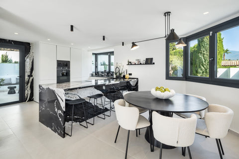 4-Bed Villa Interni