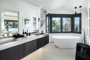 4-Bed Villa Interni