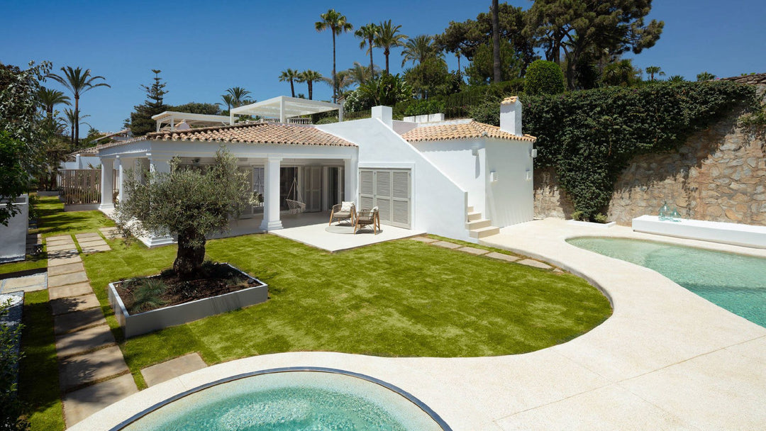 Villa La Luisa(Beachfront), 5-bed villa on the Golden Mile, Marbella – photo 1